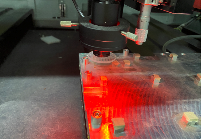 Electronic Chip Glass Laser Cutting Machine 50W Infrared Picosecond